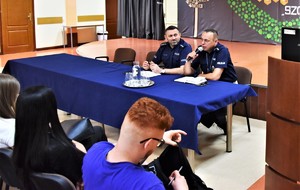 Spotkanie policjantów z młodzieżą