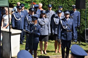policjanci podczas uroczystości