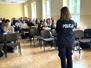Policjanci na spotkaniu z młodzieżą