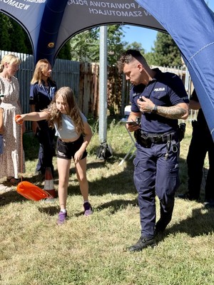 Policjanci z dziećmi