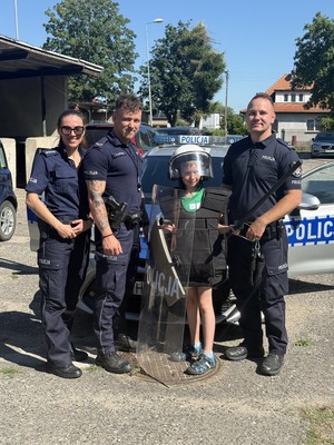 Policjanci z dziećmi