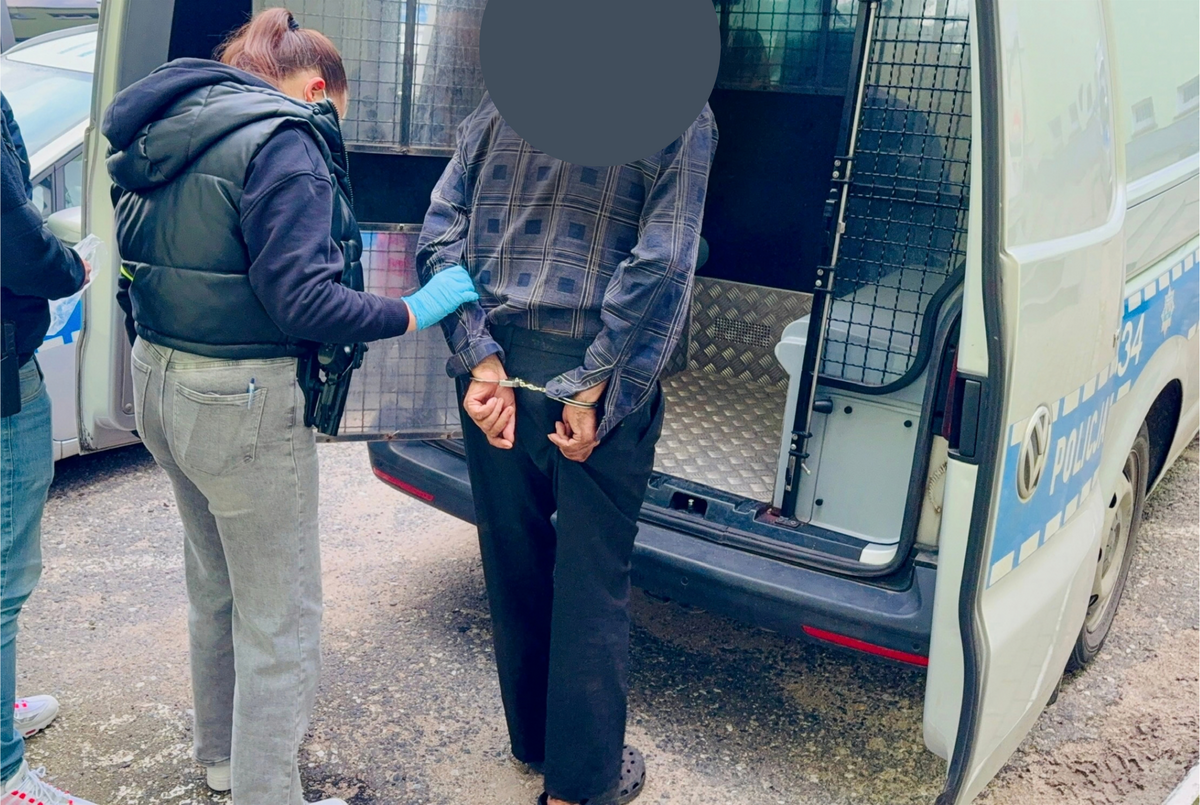61-latek aresztowany za podpalenie stogu i prowadzenie pojazdu po cofnięciu