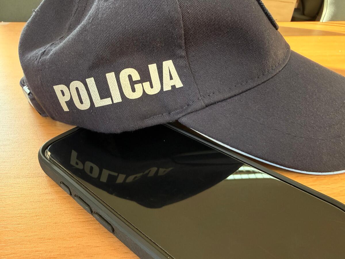 Policja w Szamotułach odzyskała skradziony telefon